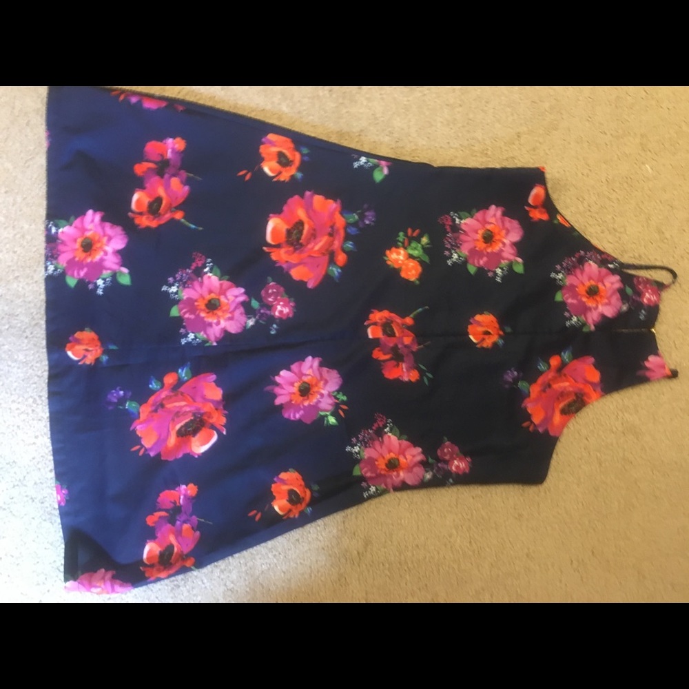 Flowy flower pattern dress
